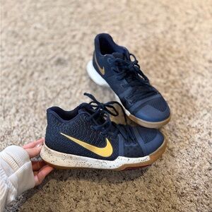Nike Kids' Kyrie 3 GS High top sneakers